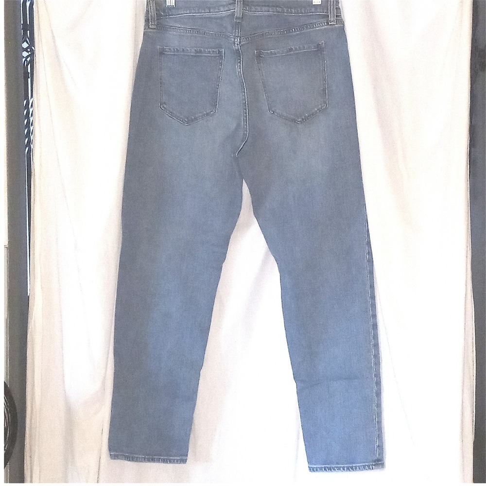 Old Navy Boyfriend Mid-Rise Jeans‎ Relaxed Fit Light Wash Denim Everyday Size 8 - Picture 2 of 5